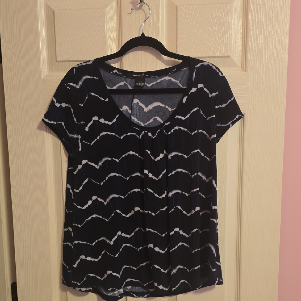 DKNY Short Sleeve Tee‎ with Black and White Pattern